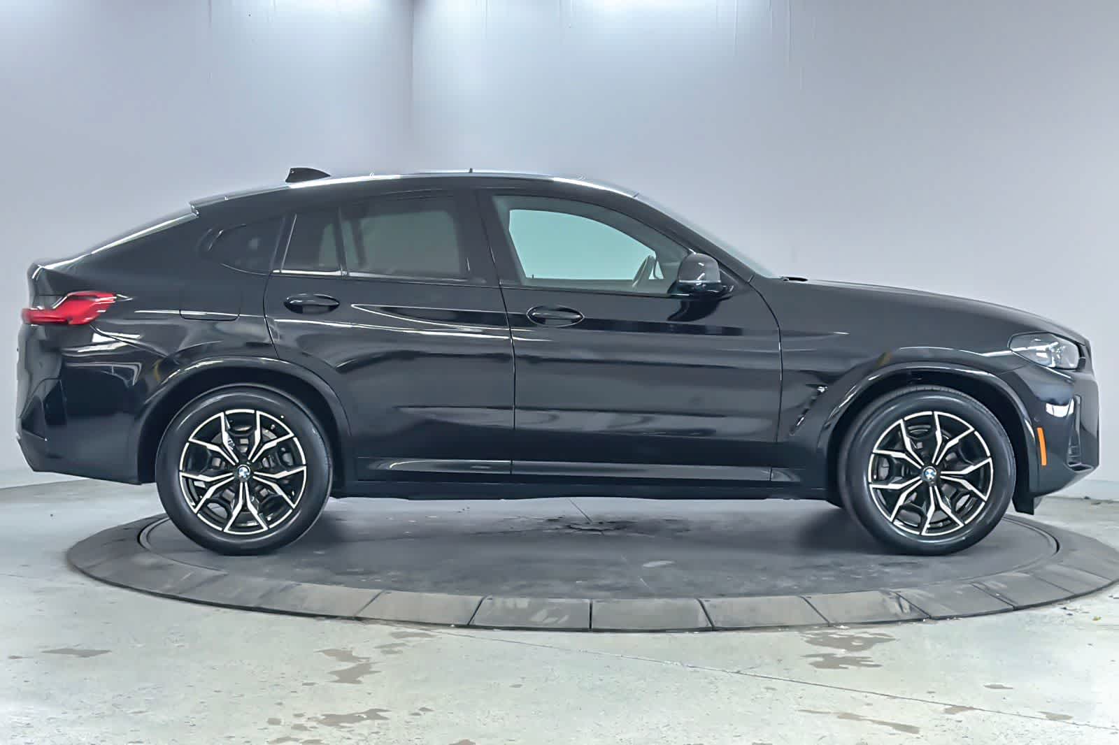 Thumbnail: 2023 BMW X4 - 8