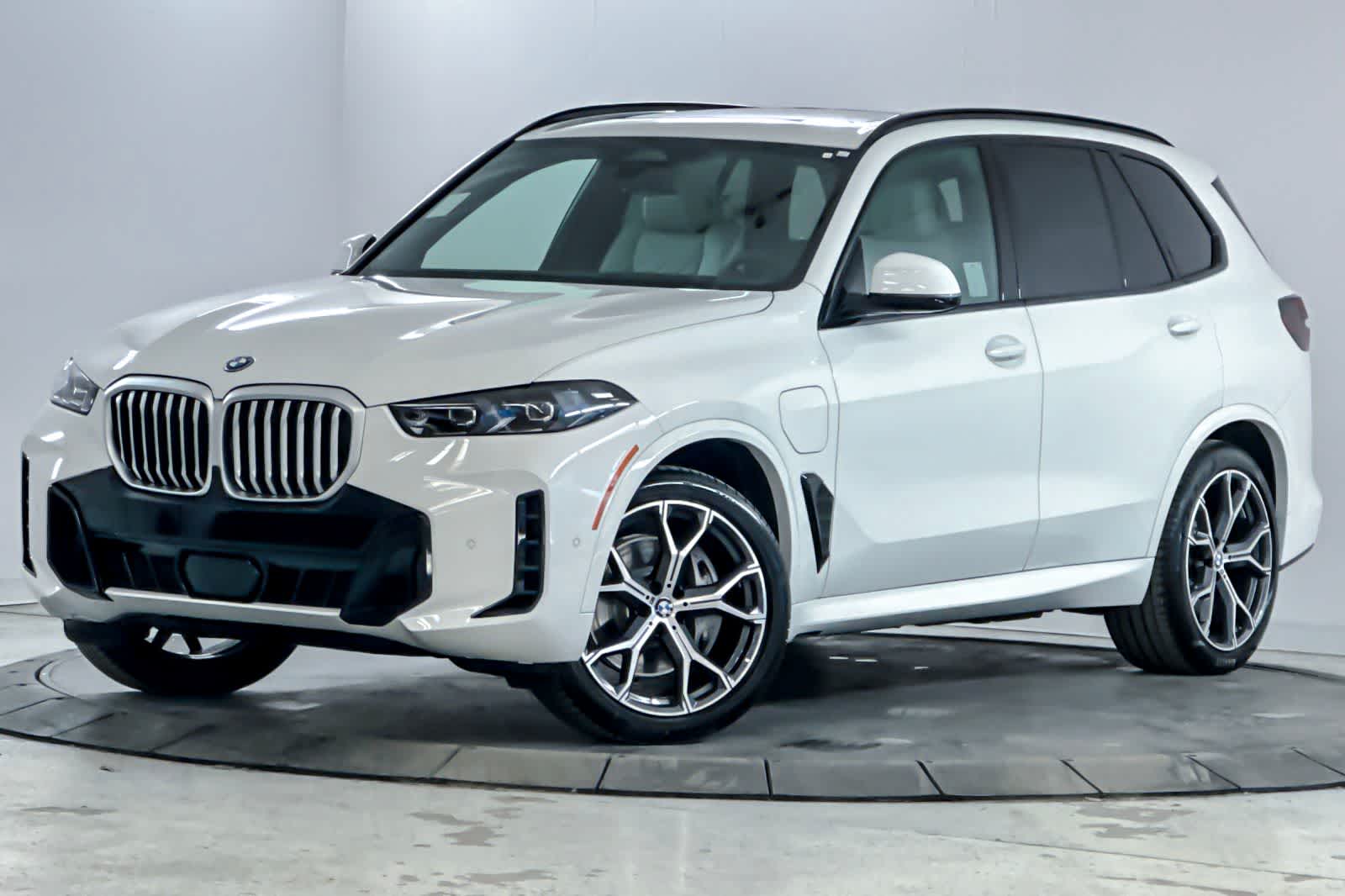 Thumbnail: 2026 BMW X5 - 1