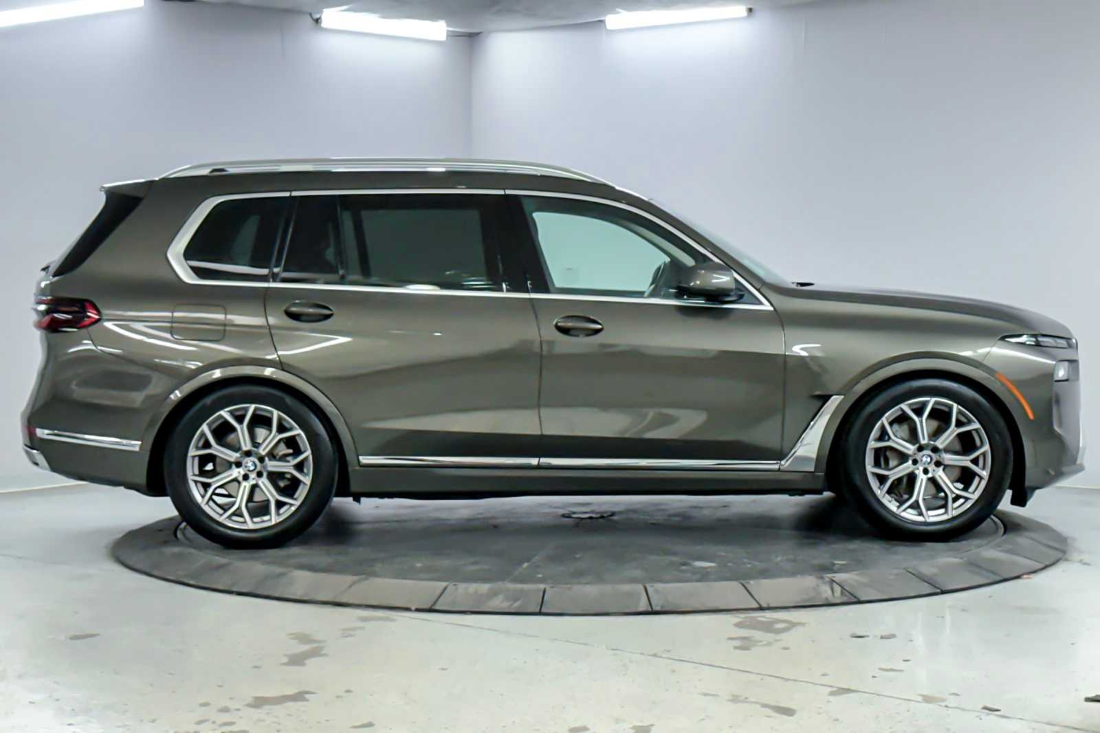Thumbnail: 2023 BMW X7 - 8