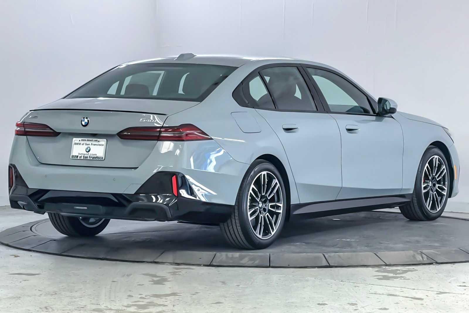 Thumbnail: 2026 BMW 5 Series - 2