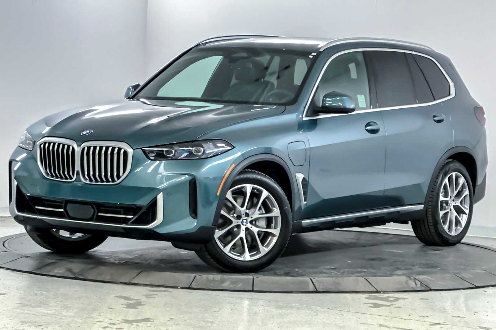 Thumbnail: 2026 BMW X5 - 1