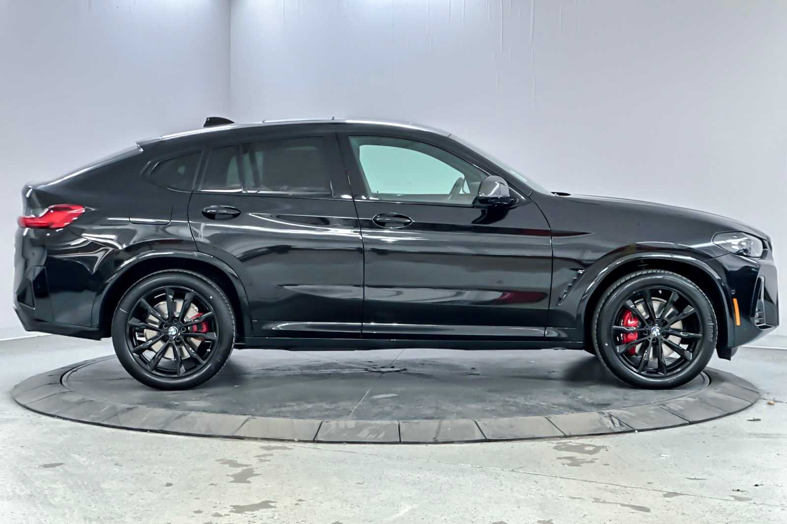 Thumbnail: 2025 BMW X4 - 8