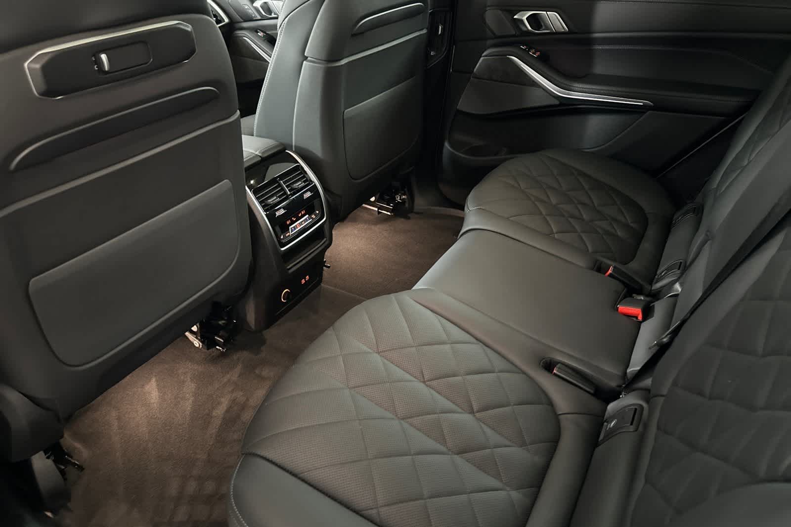 Thumbnail: 2026 BMW X7 - 4