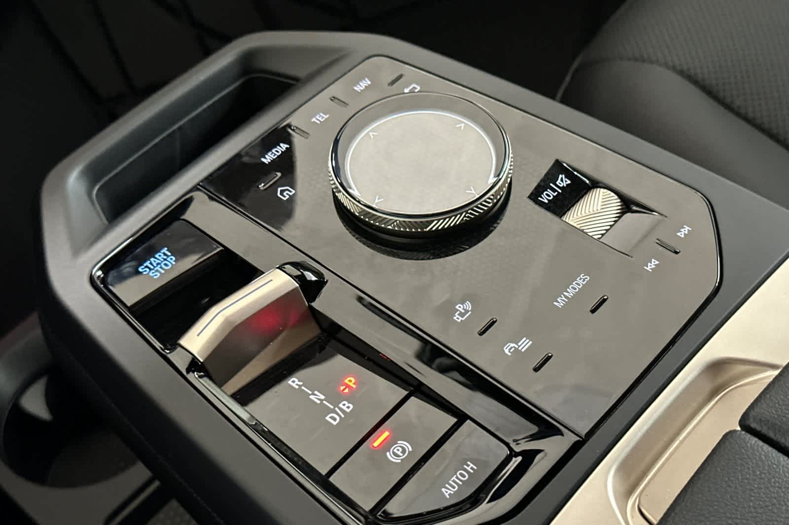 Thumbnail: 2026 BMW iX - 22