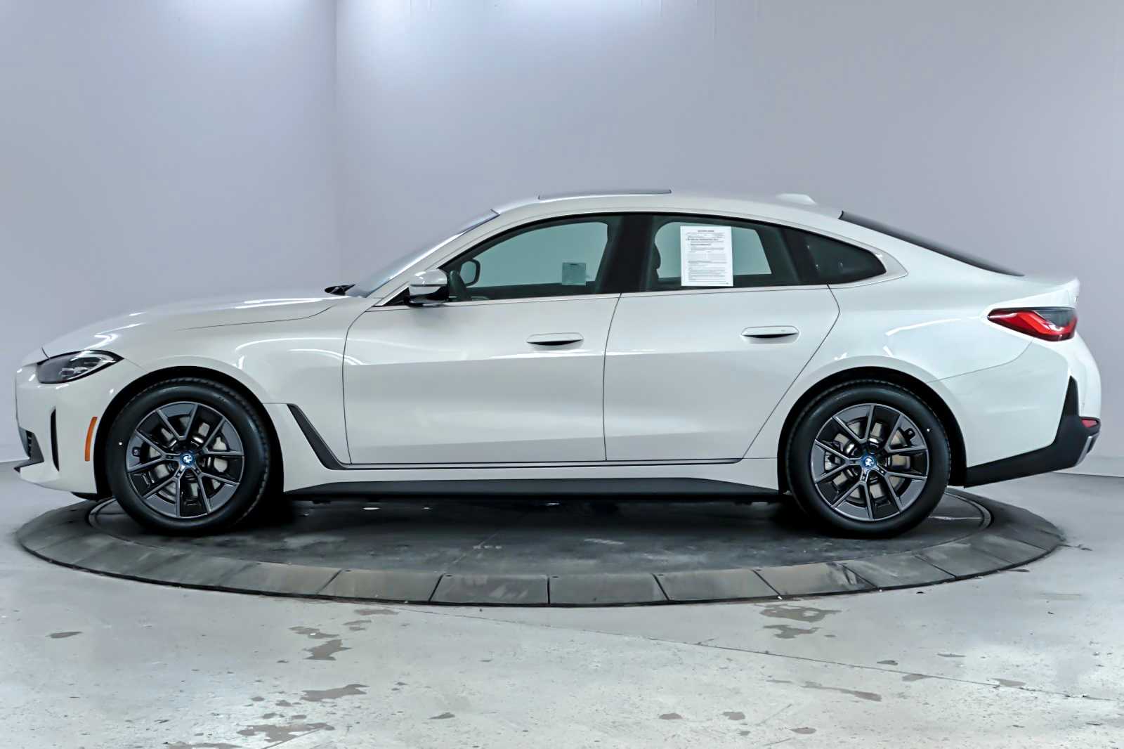 Thumbnail: 2023 BMW i4 - 5