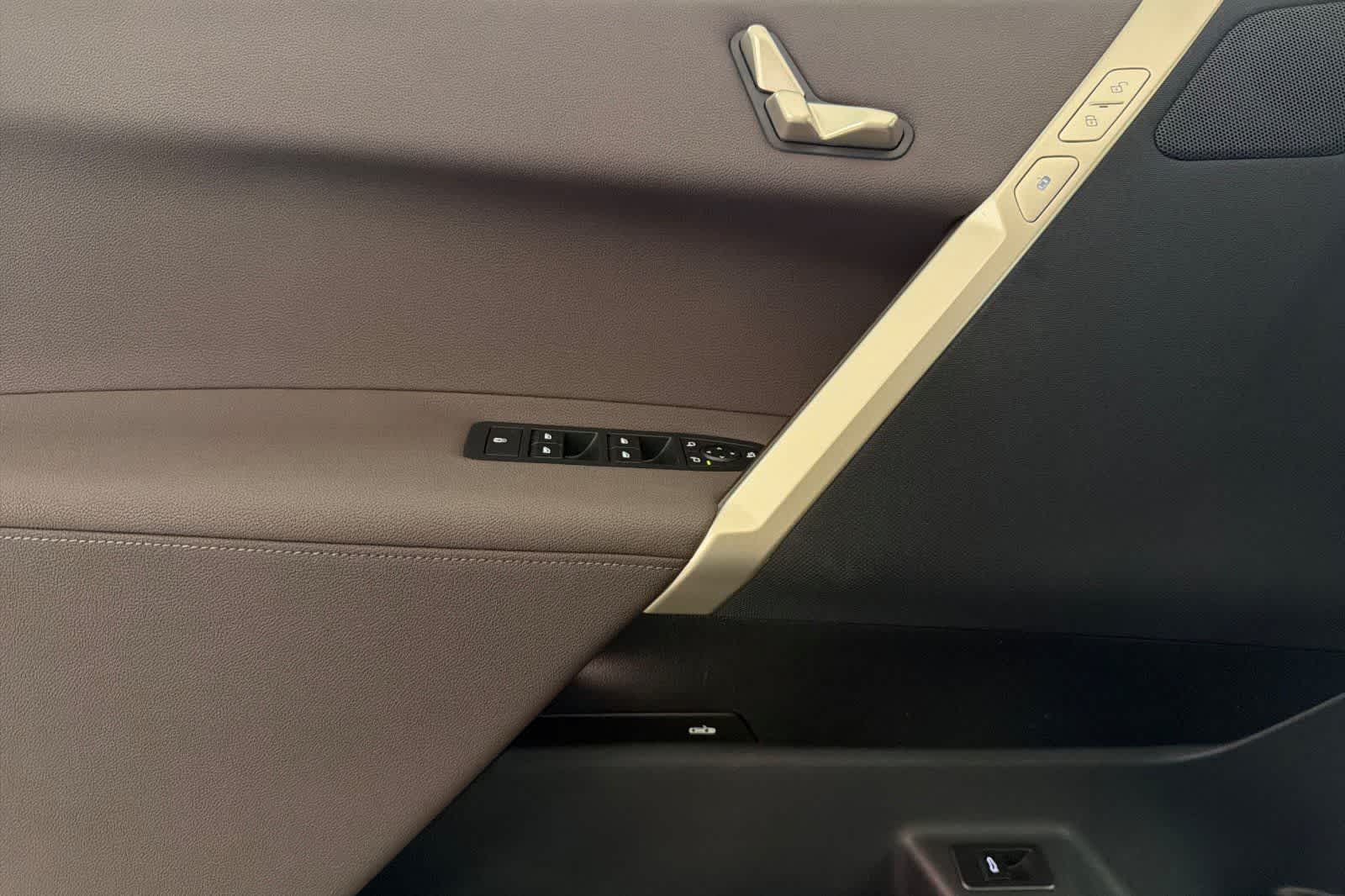 Thumbnail: 2023 BMW iX - 12