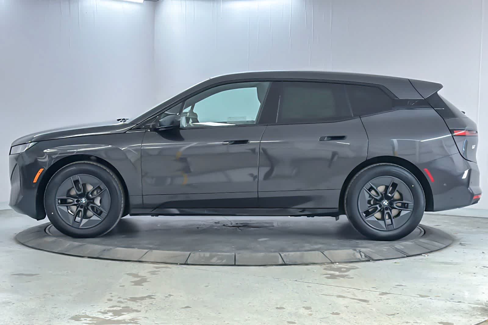 Thumbnail: 2026 BMW iX - 5