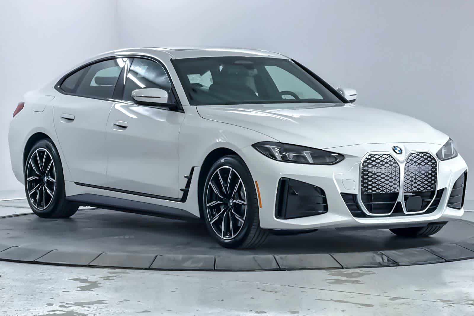 Thumbnail: 2026 BMW i4 - 9