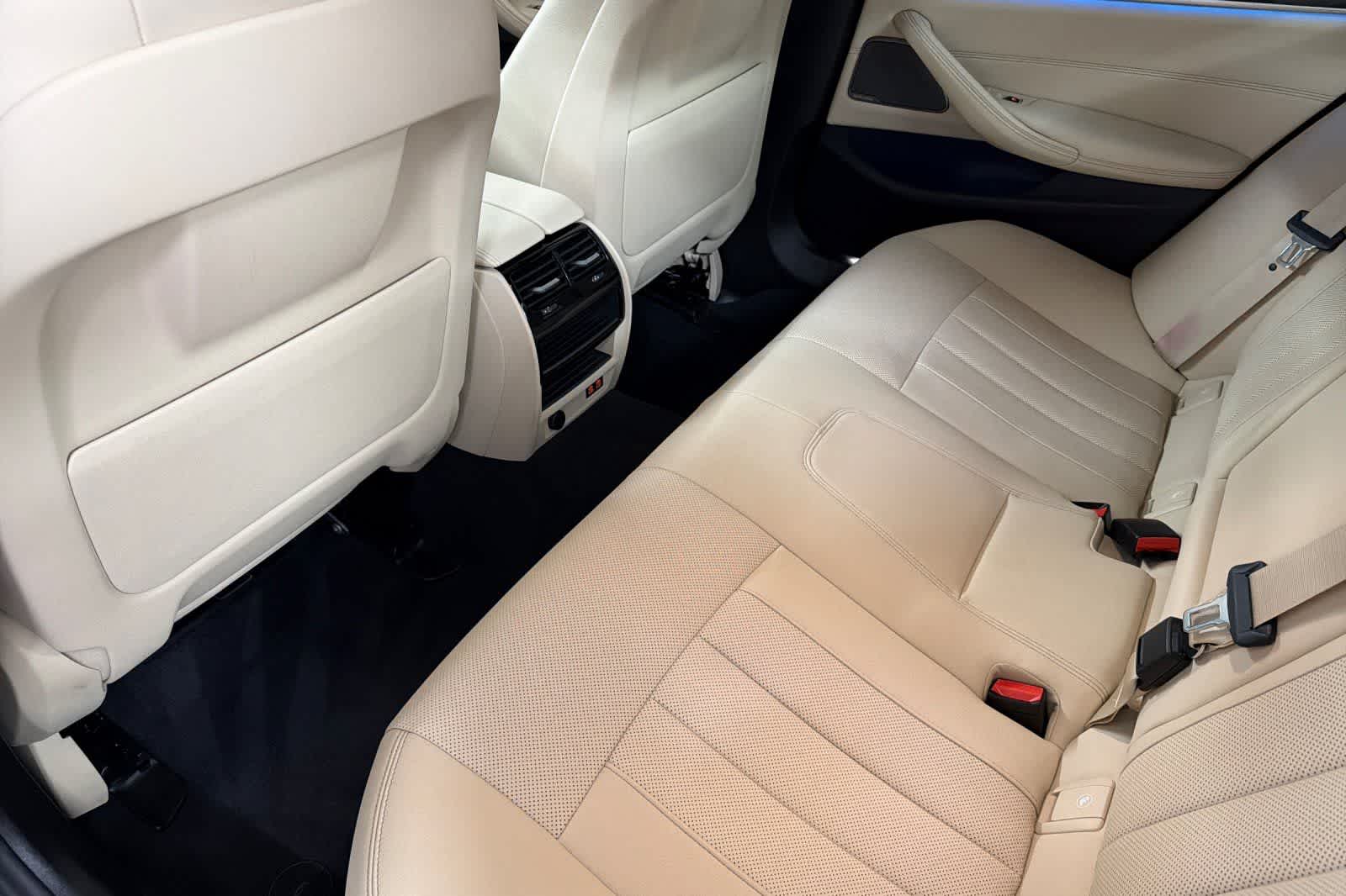 Thumbnail: 2023 BMW 5 Series - 4