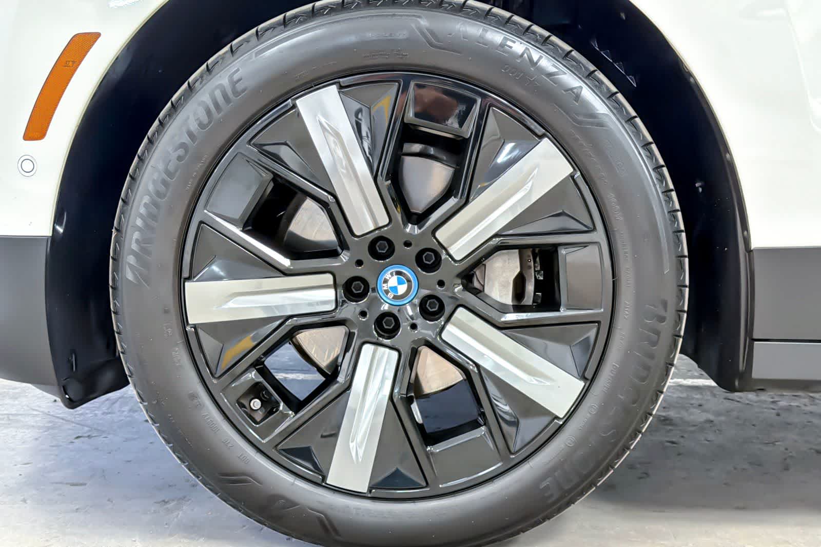 Thumbnail: 2024 BMW iX - 27