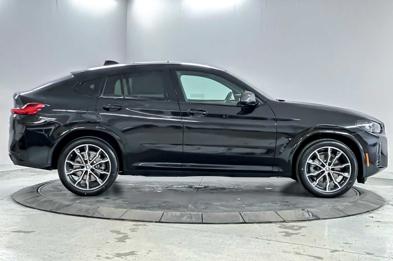 Thumbnail: 2025 BMW X4 - 8