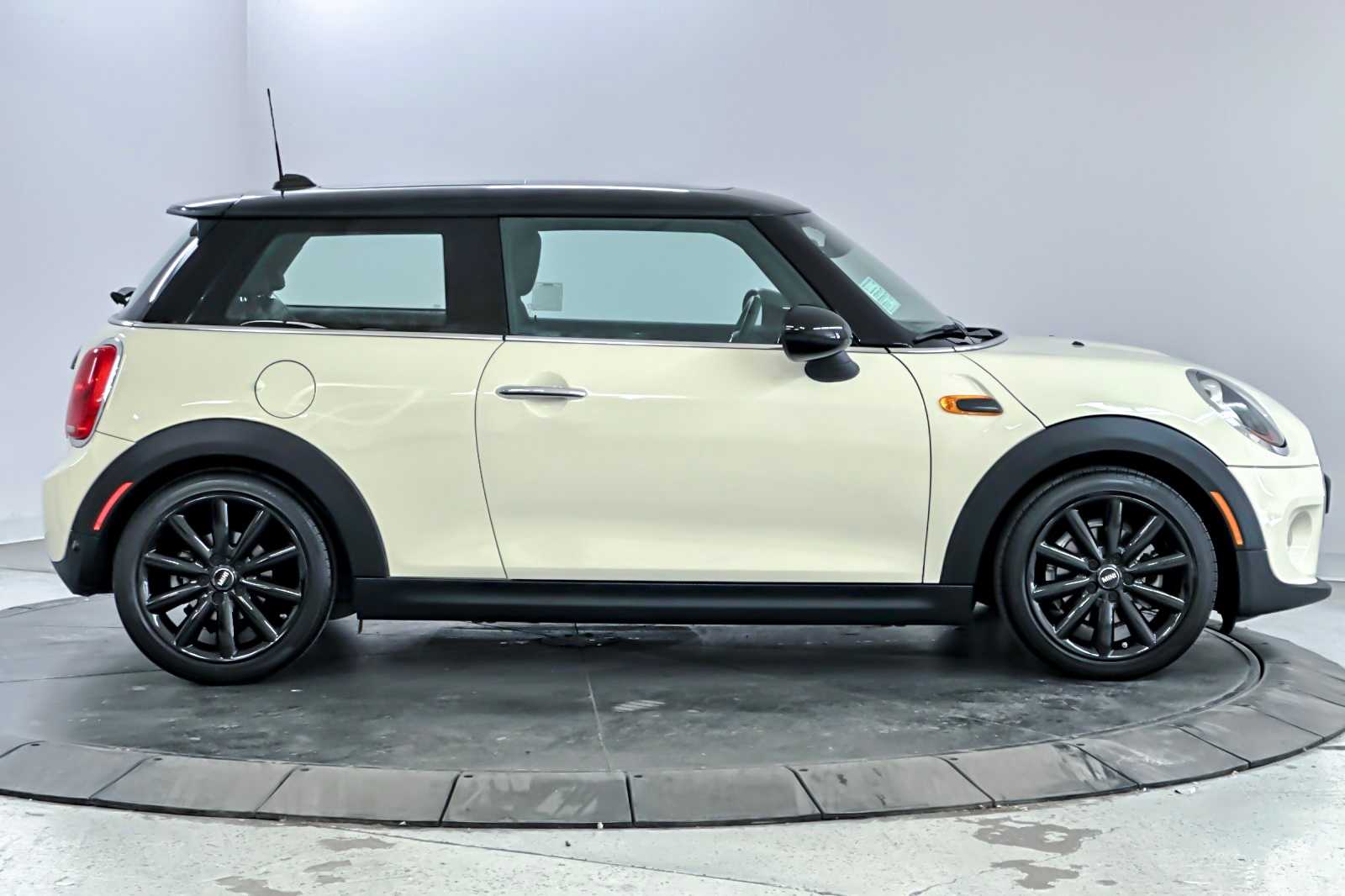 Thumbnail: 2018 MINI Cooper Hardtop - 8