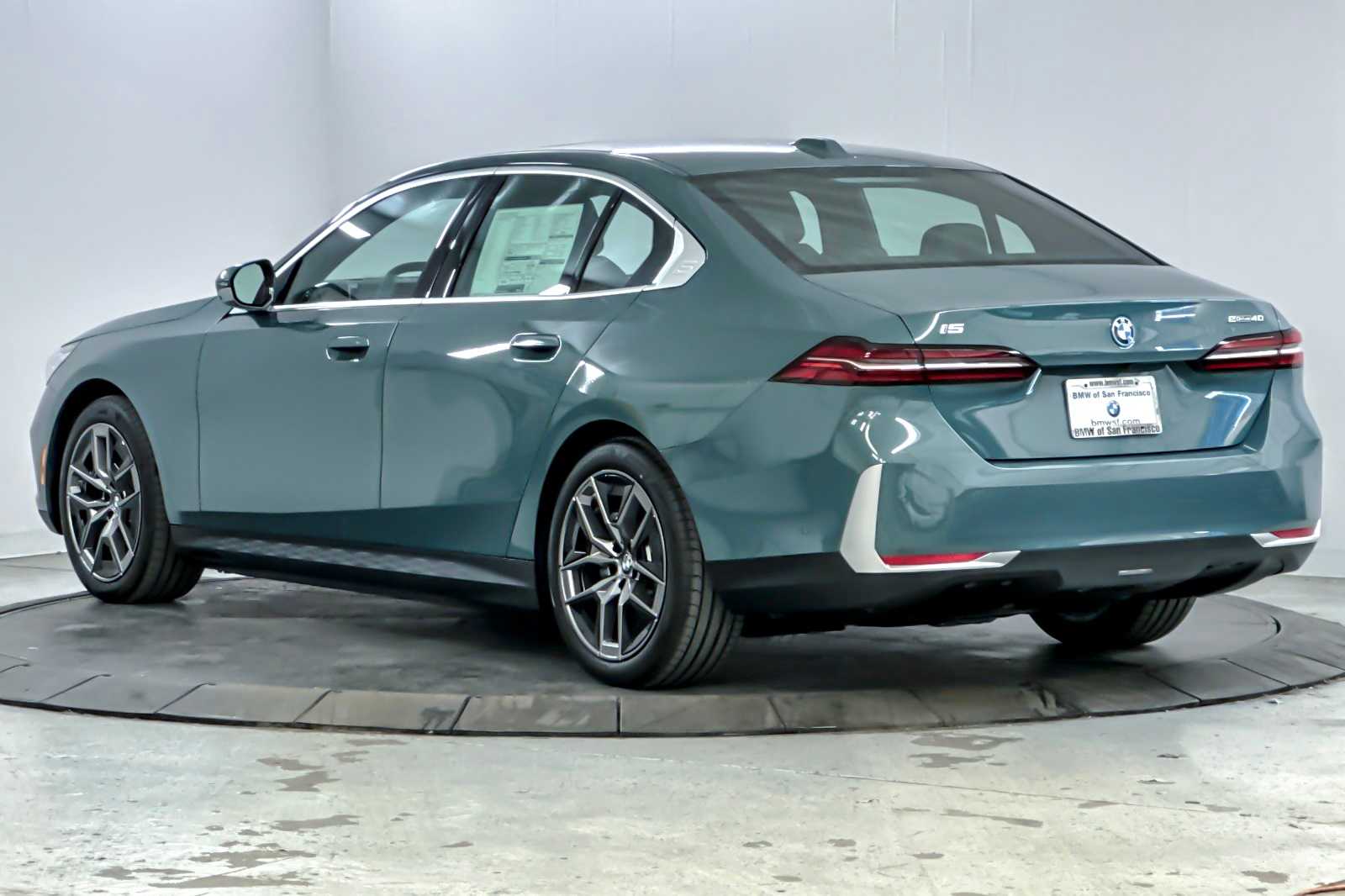 Thumbnail: 2026 BMW i5 - 6