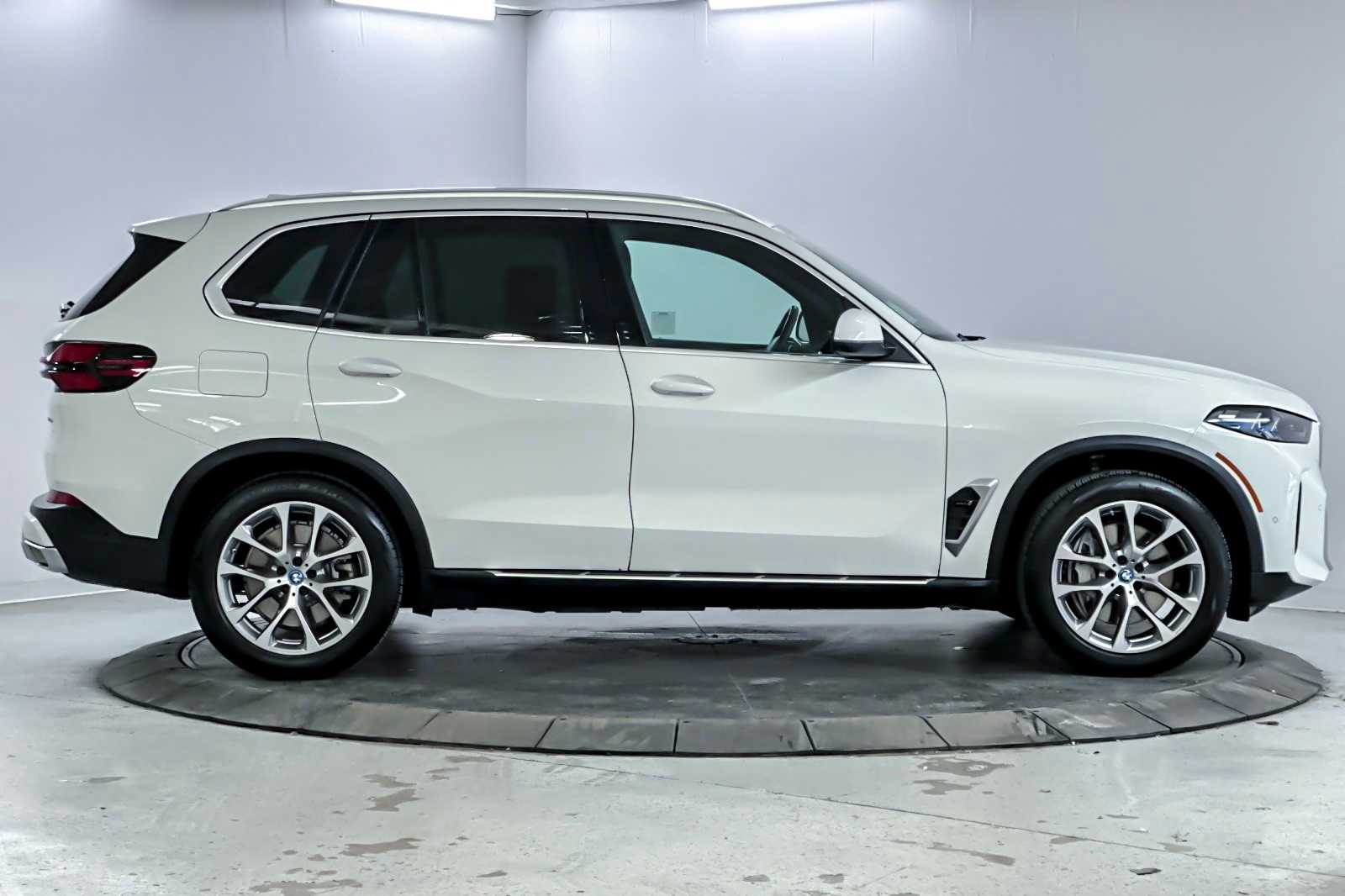 Thumbnail: 2024 BMW X5 - 8