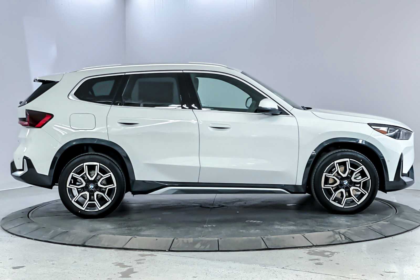 Thumbnail: 2025 BMW X1 - 8