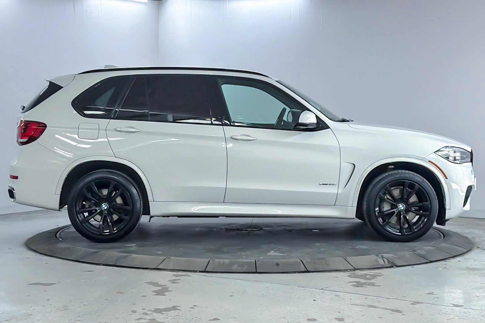 Thumbnail: 2017 BMW X5 - 8