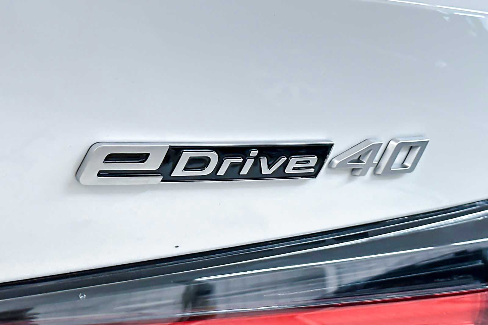 Thumbnail: 2025 BMW i4 - 25