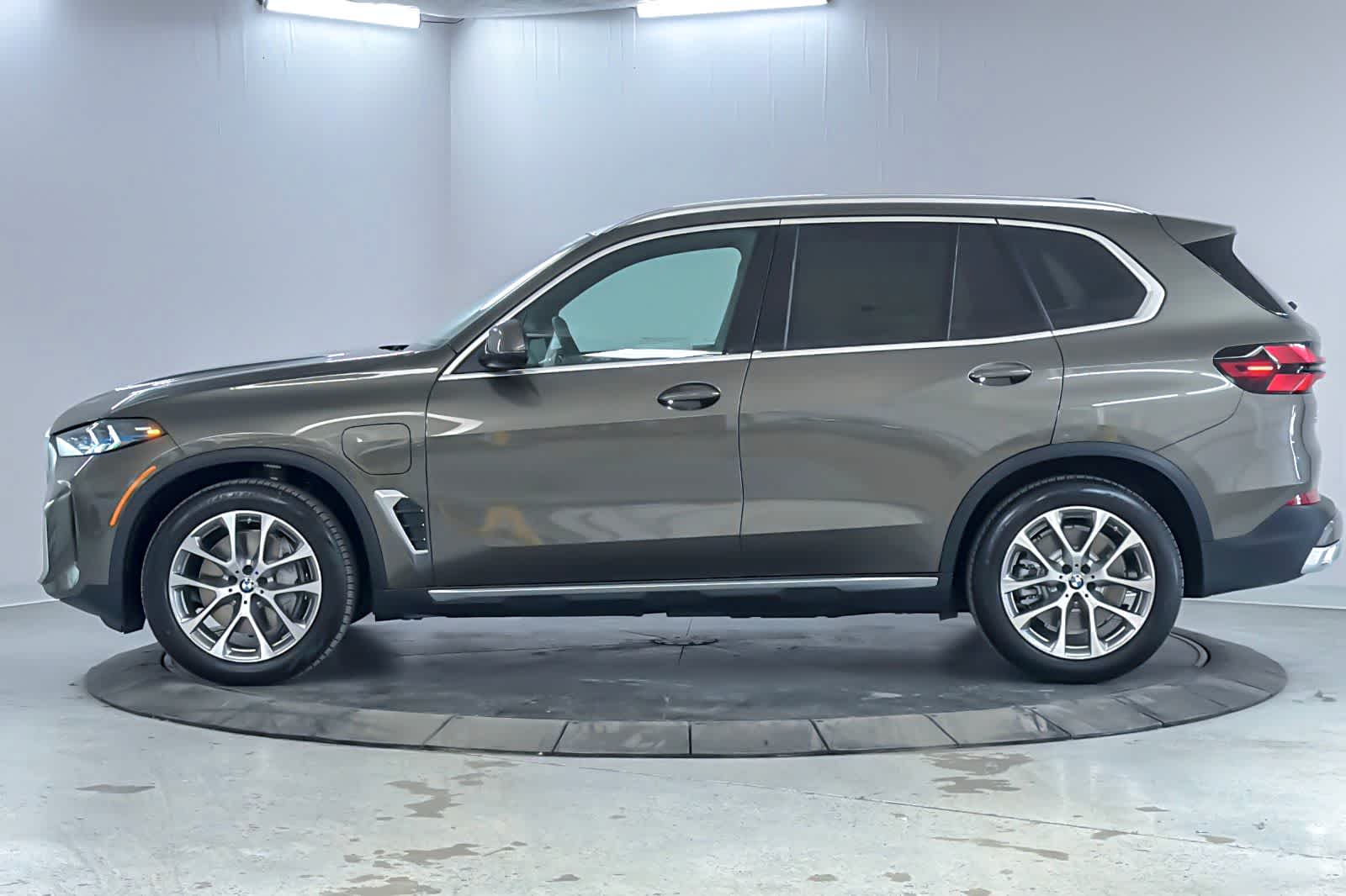 Thumbnail: 2026 BMW X5 - 5
