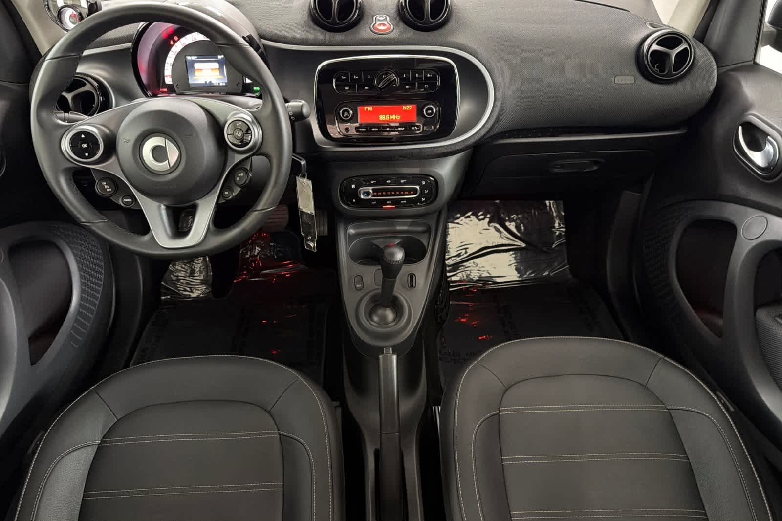 Thumbnail: 2018 smart fortwo - 3