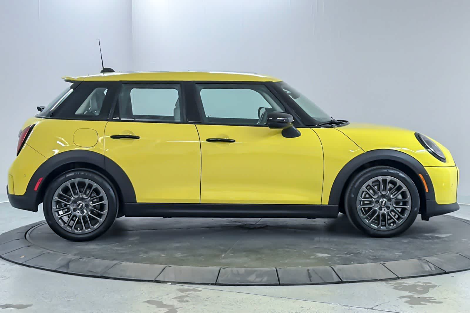 Thumbnail: 2025 MINI Cooper Hardtop - 8