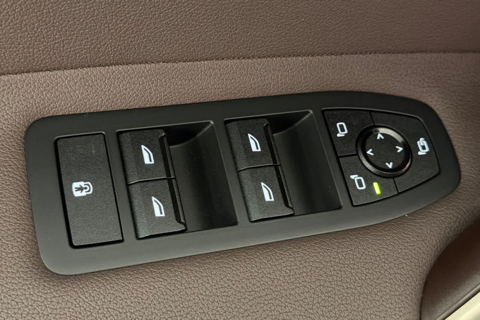 Thumbnail: 2026 BMW iX - 13