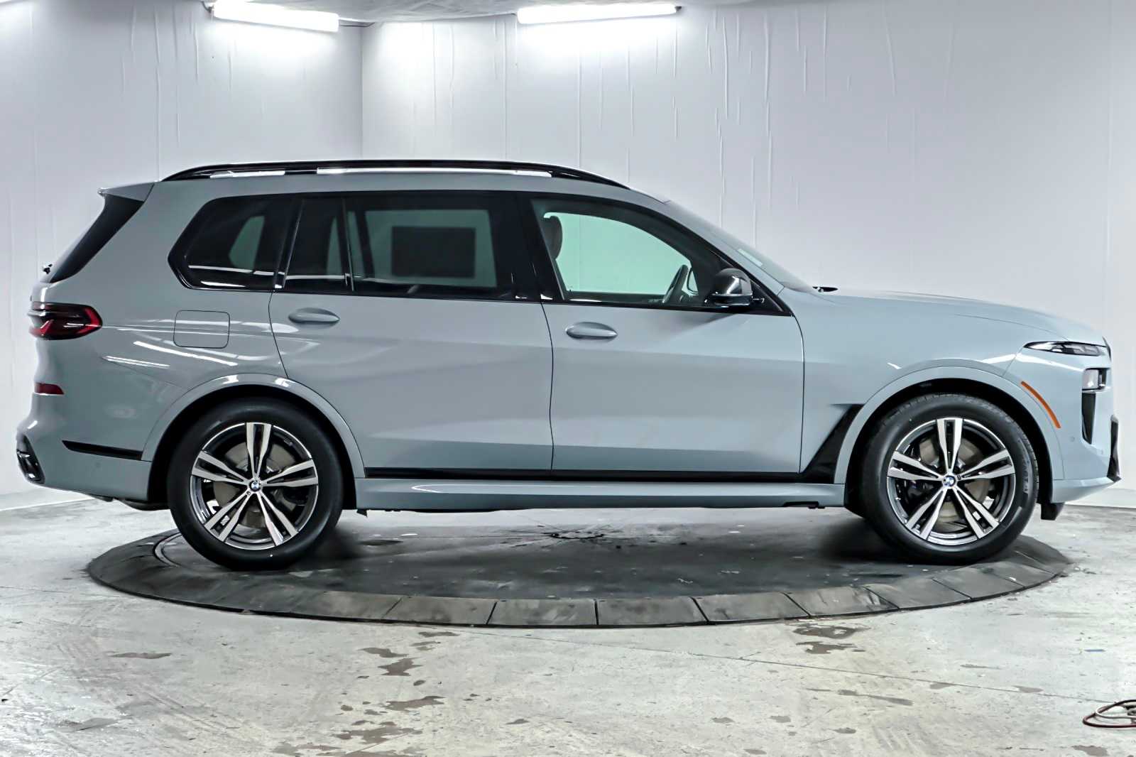 Thumbnail: 2026 BMW X7 - 8