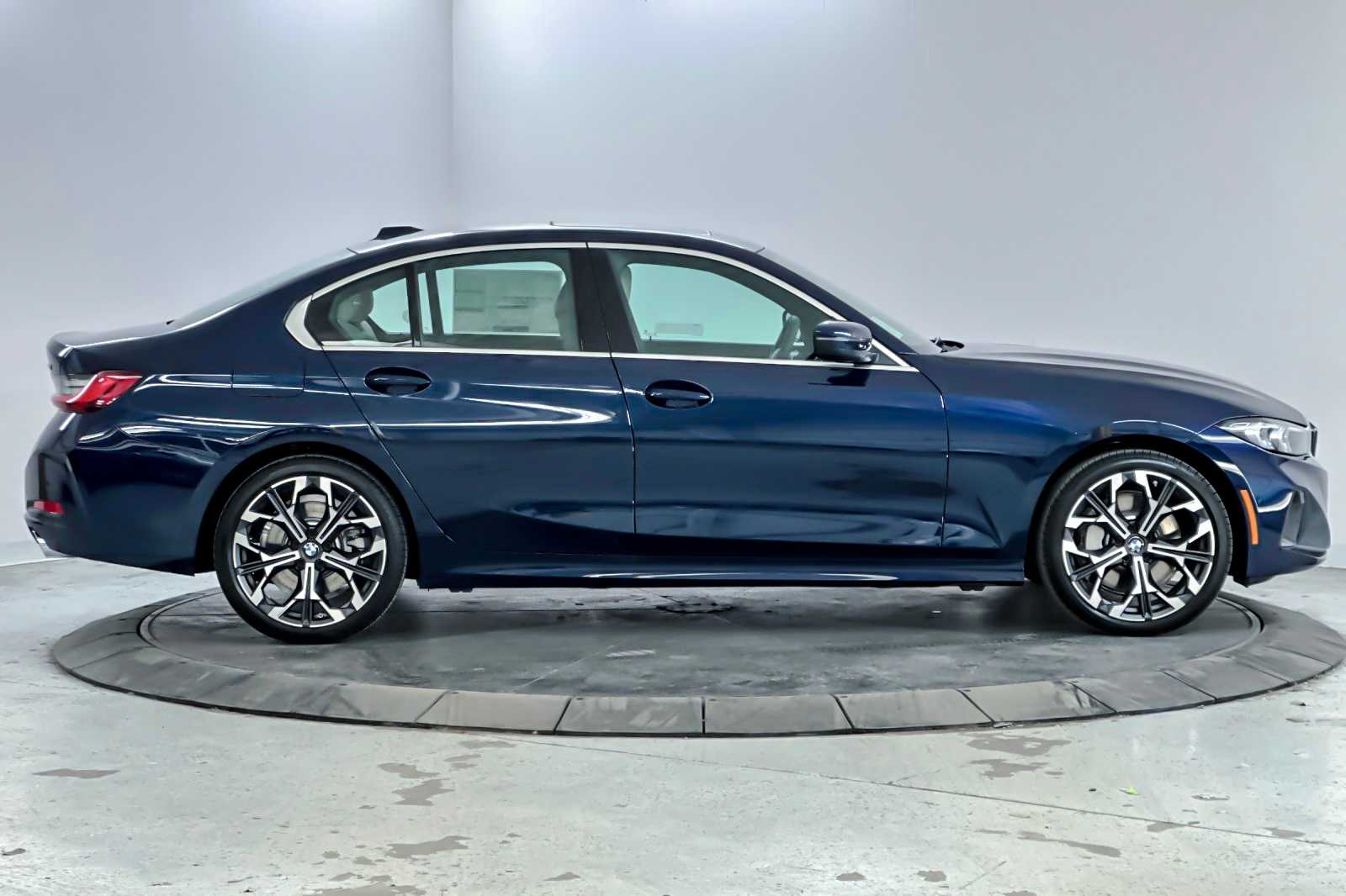 Thumbnail: 2026 BMW 3 Series - 8