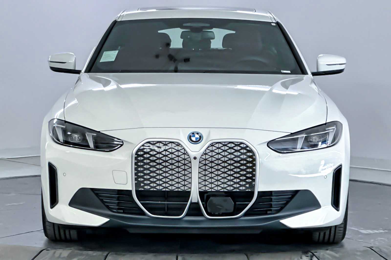 Thumbnail: 2025 BMW i4 - 10
