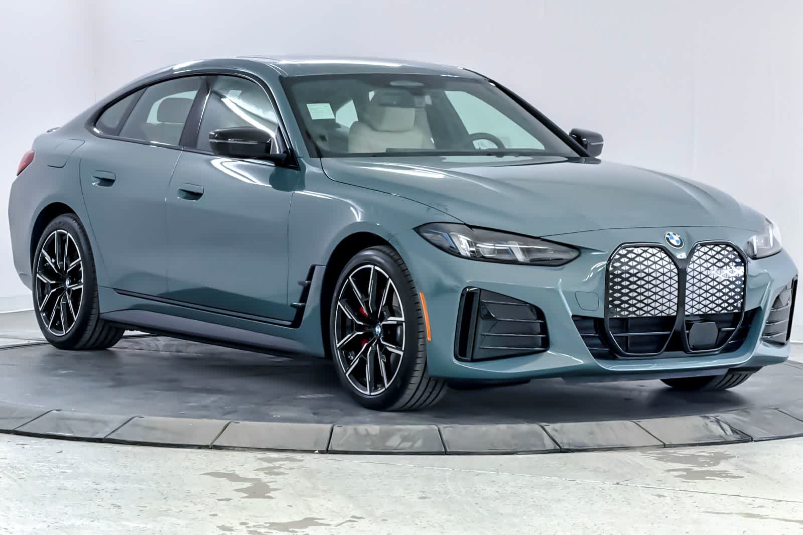 Thumbnail: 2026 BMW i4 - 9