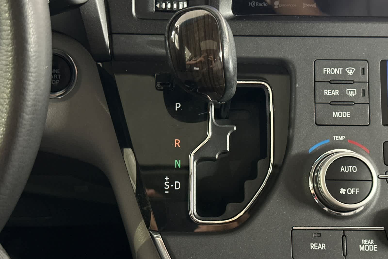 Thumbnail: 2017 Toyota Sienna - 22