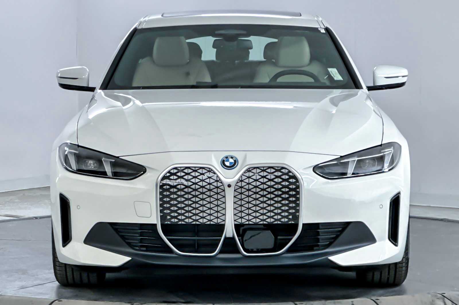 Thumbnail: 2025 BMW i4 - 10