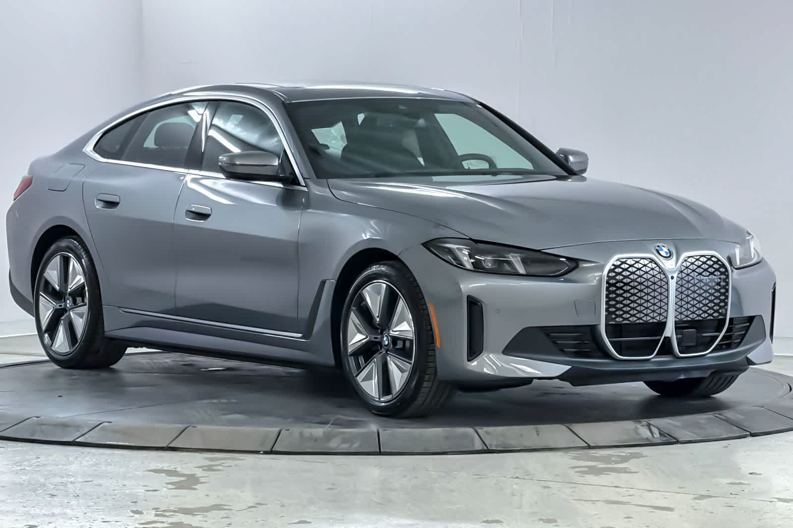 Thumbnail: 2026 BMW i4 - 9