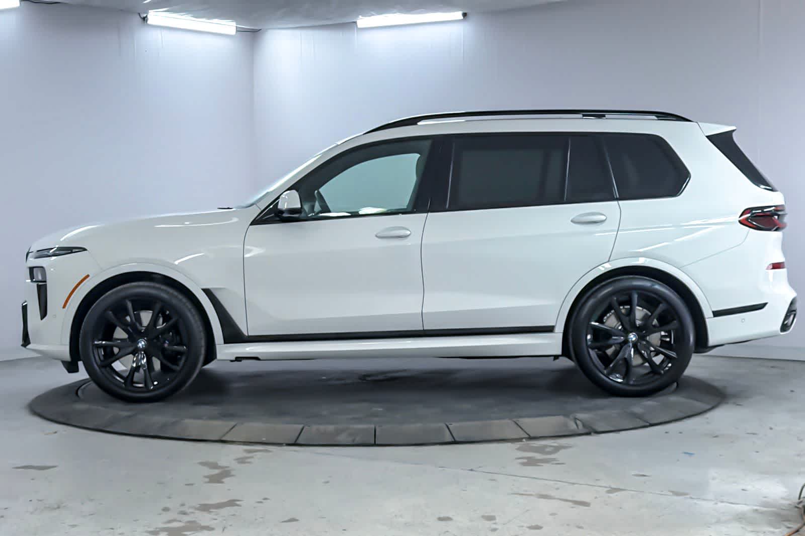 Thumbnail: 2026 BMW X7 - 5