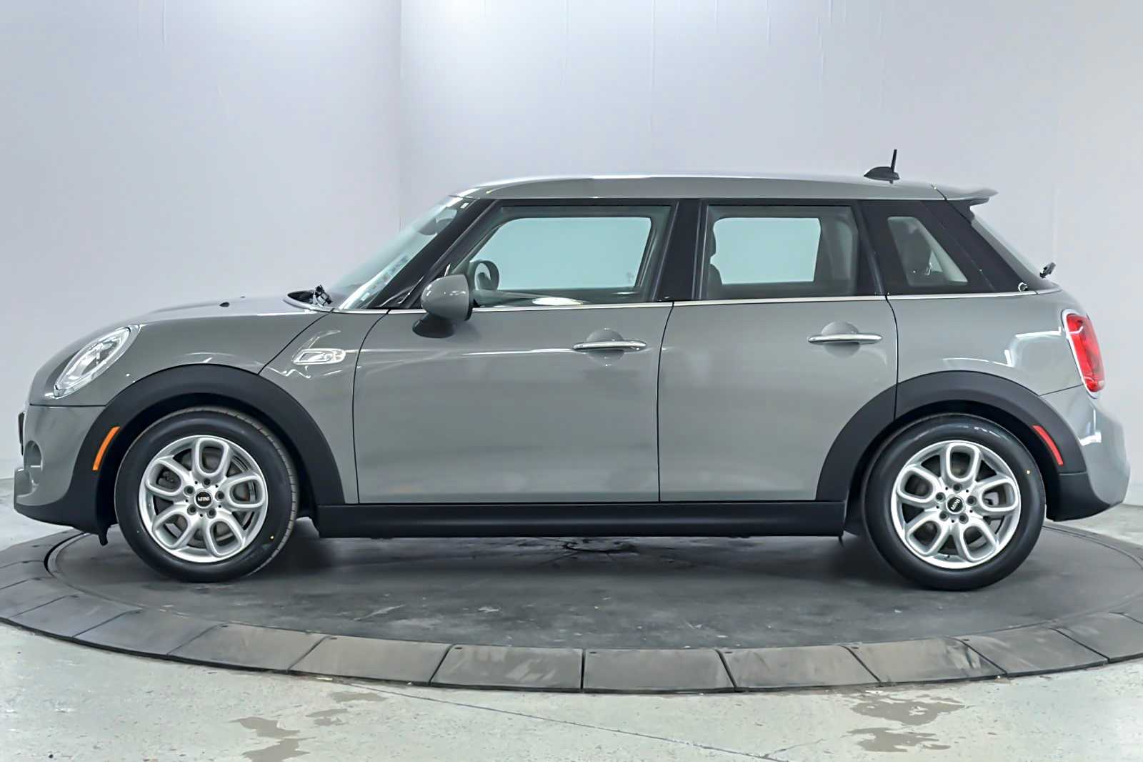 Thumbnail: 2016 MINI Cooper Hardtop - 5