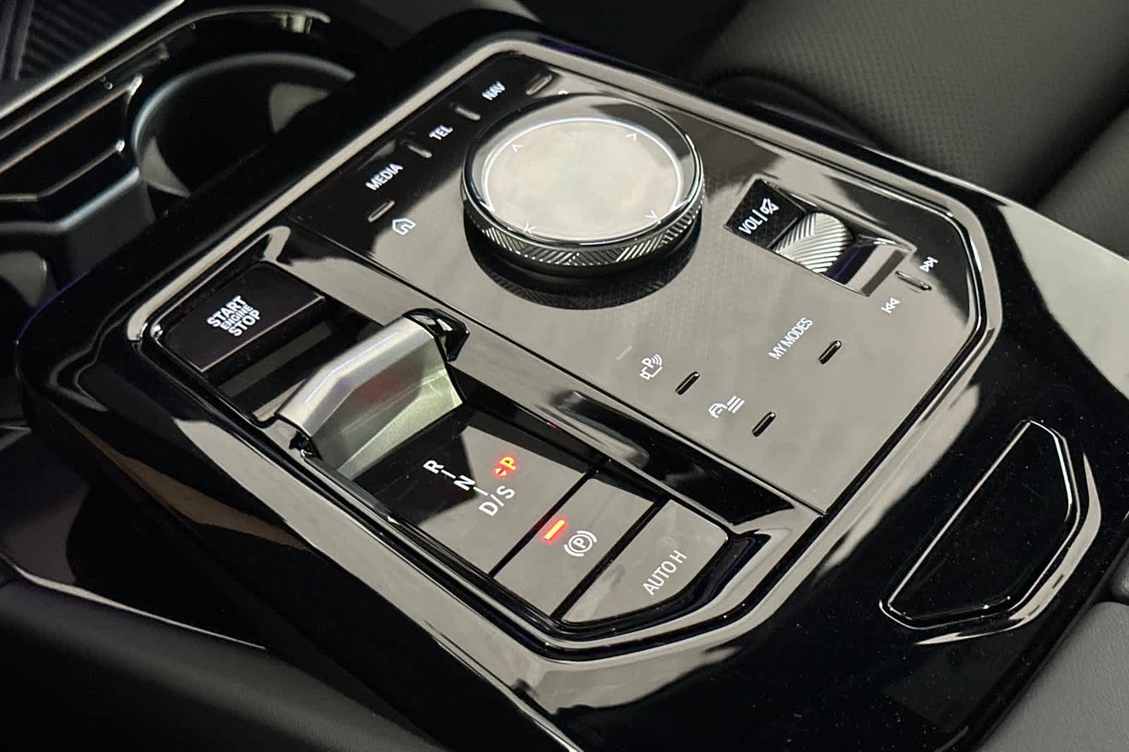 Thumbnail: 2025 BMW 5 Series - 21