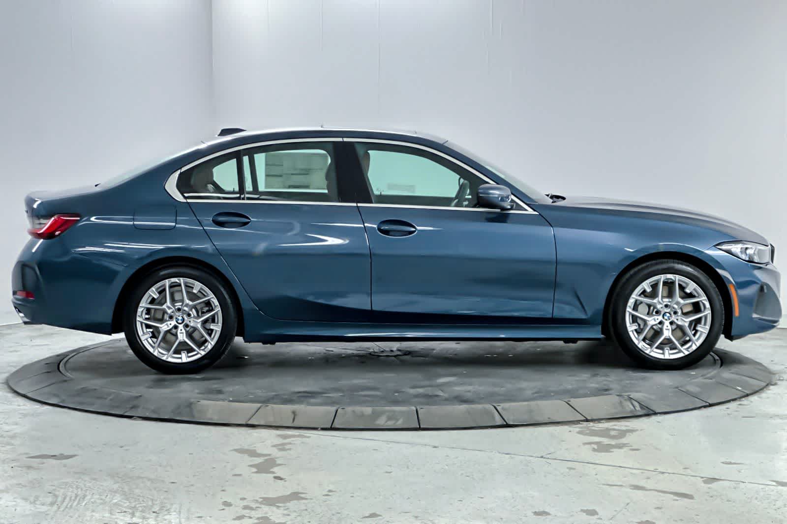 Thumbnail: 2026 BMW 3 Series - 8