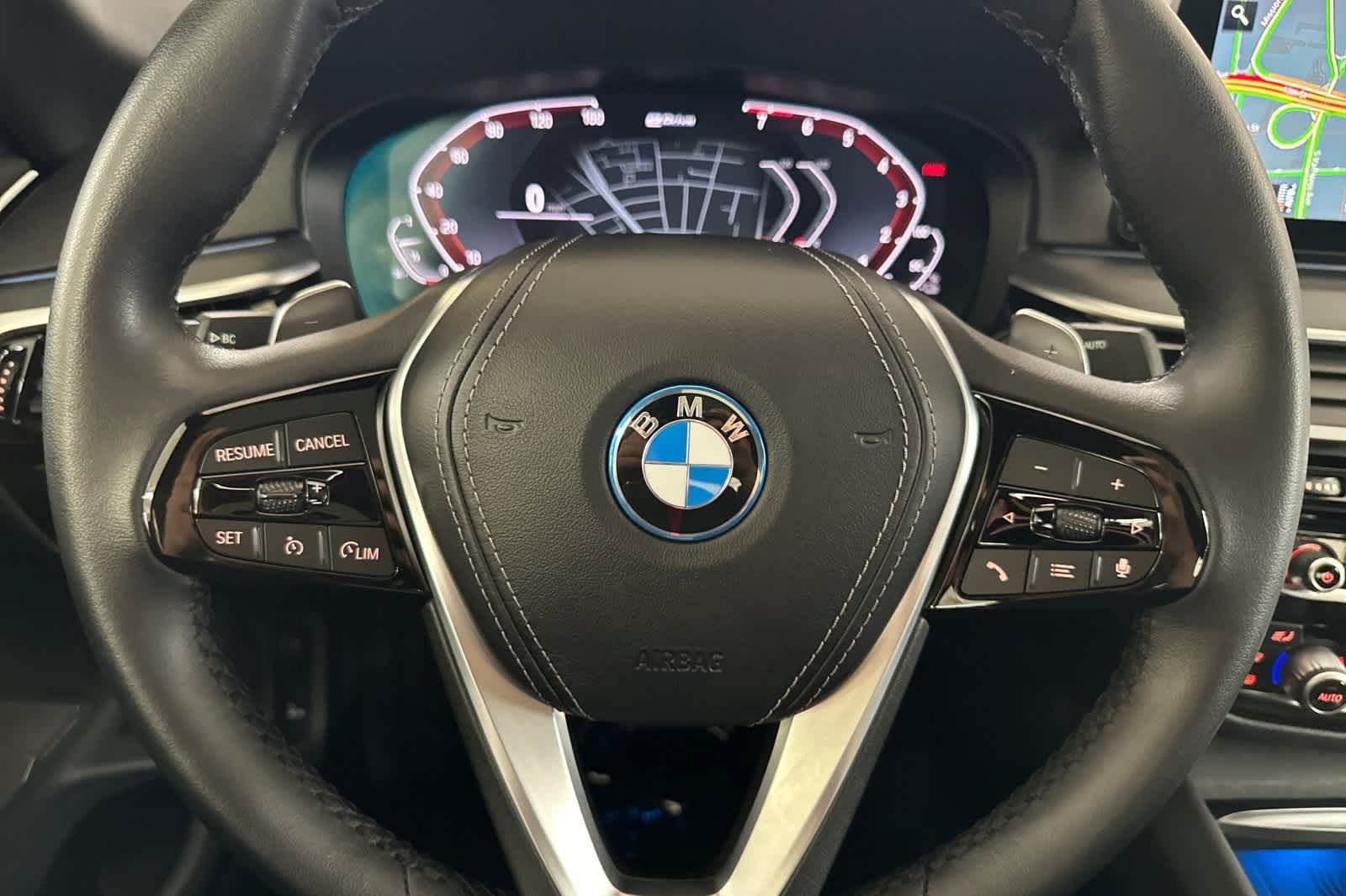 2022 BMW 5 Series 530e 23