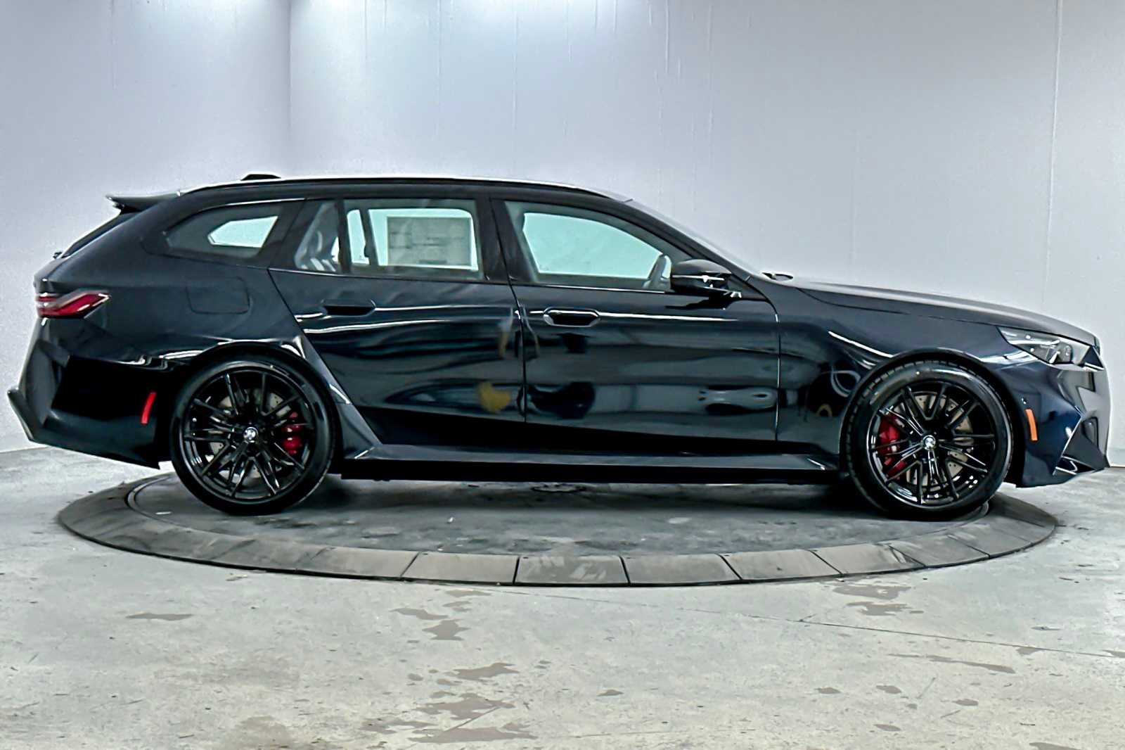 Thumbnail: 2026 BMW M5 - 8