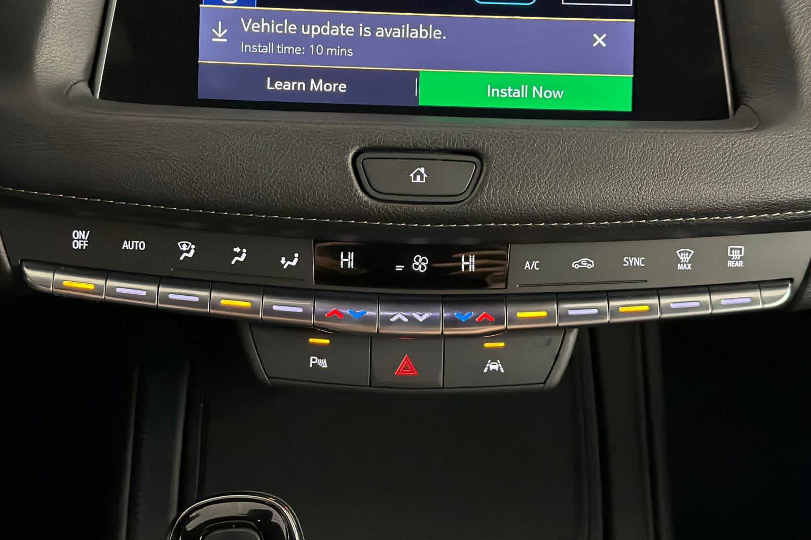 Thumbnail: 2023 Cadillac XT4 - 20