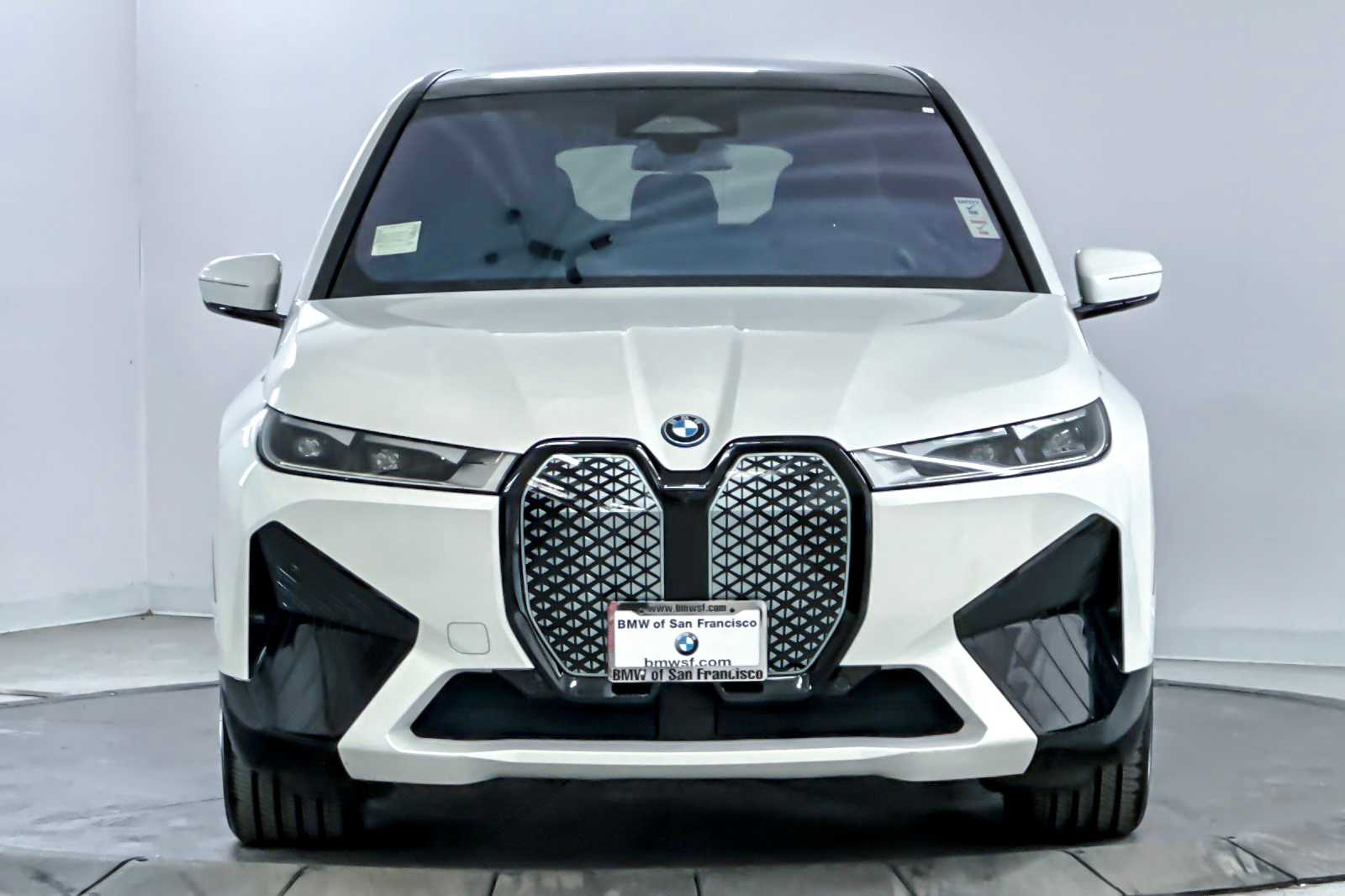Thumbnail: 2022 BMW iX - 10