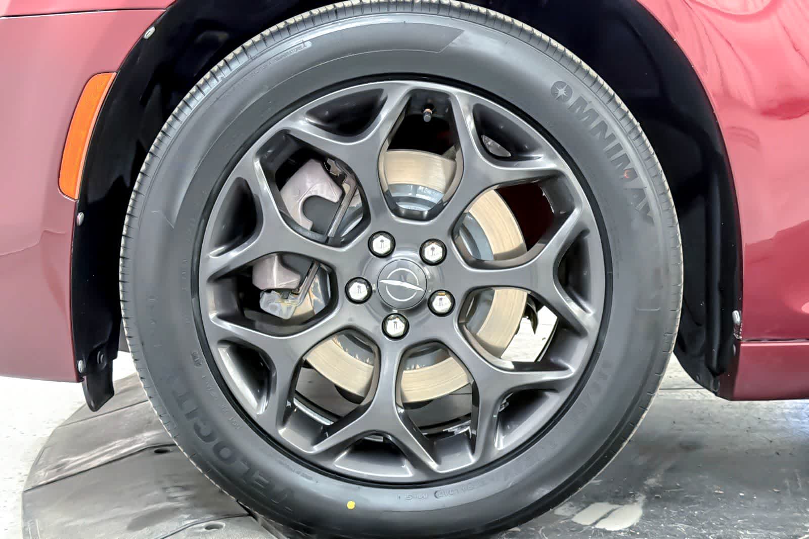 Thumbnail: 2019 Chrysler 300 - 25