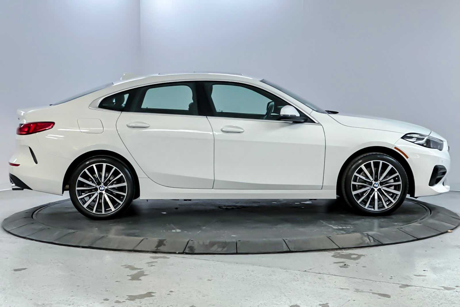 Thumbnail: 2024 BMW 2 Series - 8