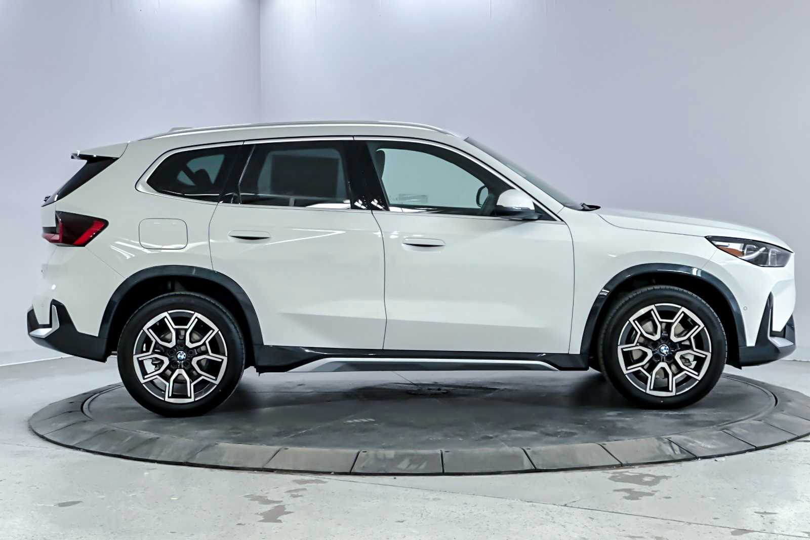 Thumbnail: 2026 BMW X1 - 8