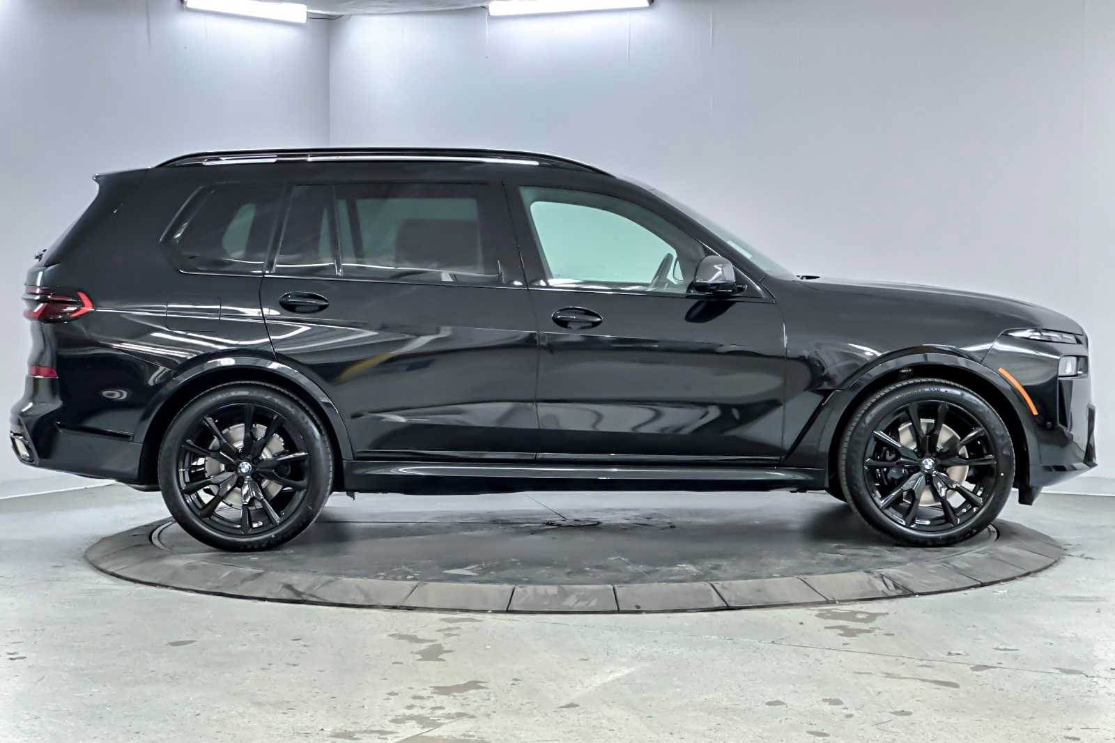 Thumbnail: 2026 BMW X7 - 8
