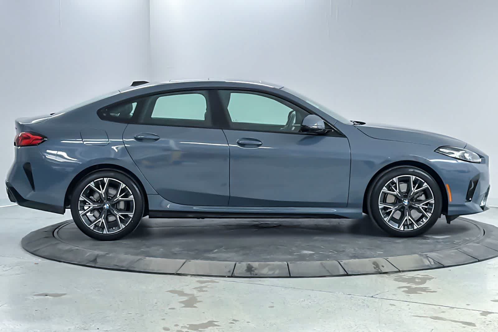 Thumbnail: 2025 BMW 2 Series - 8