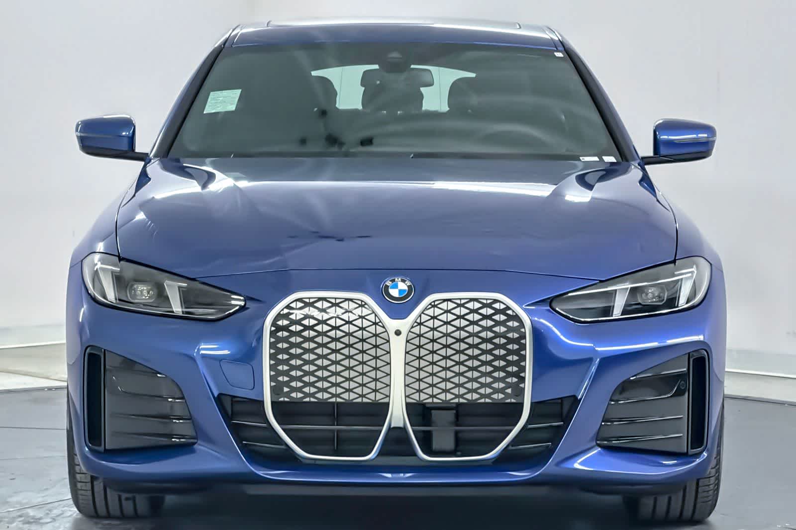 Thumbnail: 2026 BMW i4 - 10