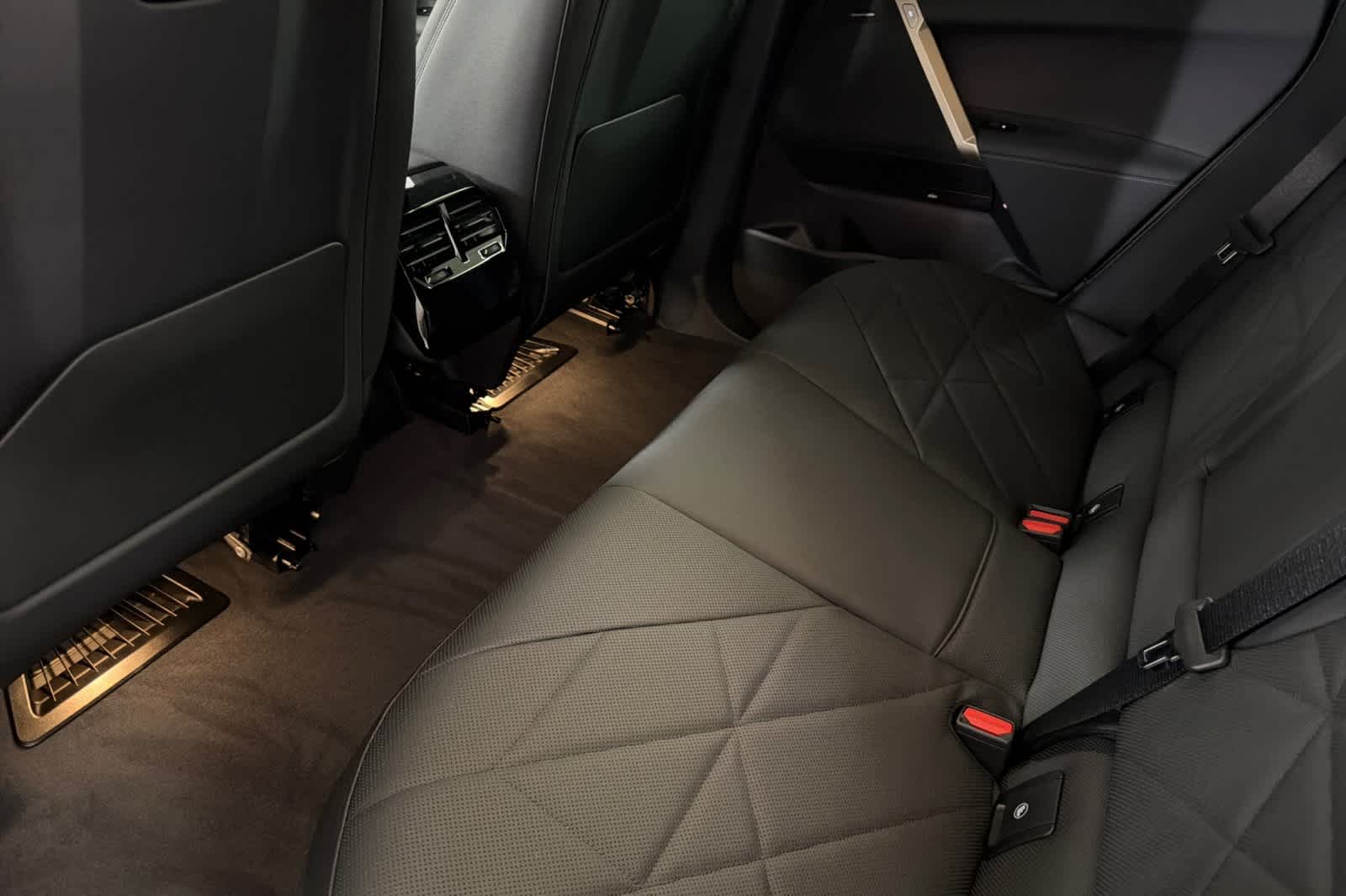 Thumbnail: 2026 BMW iX - 4