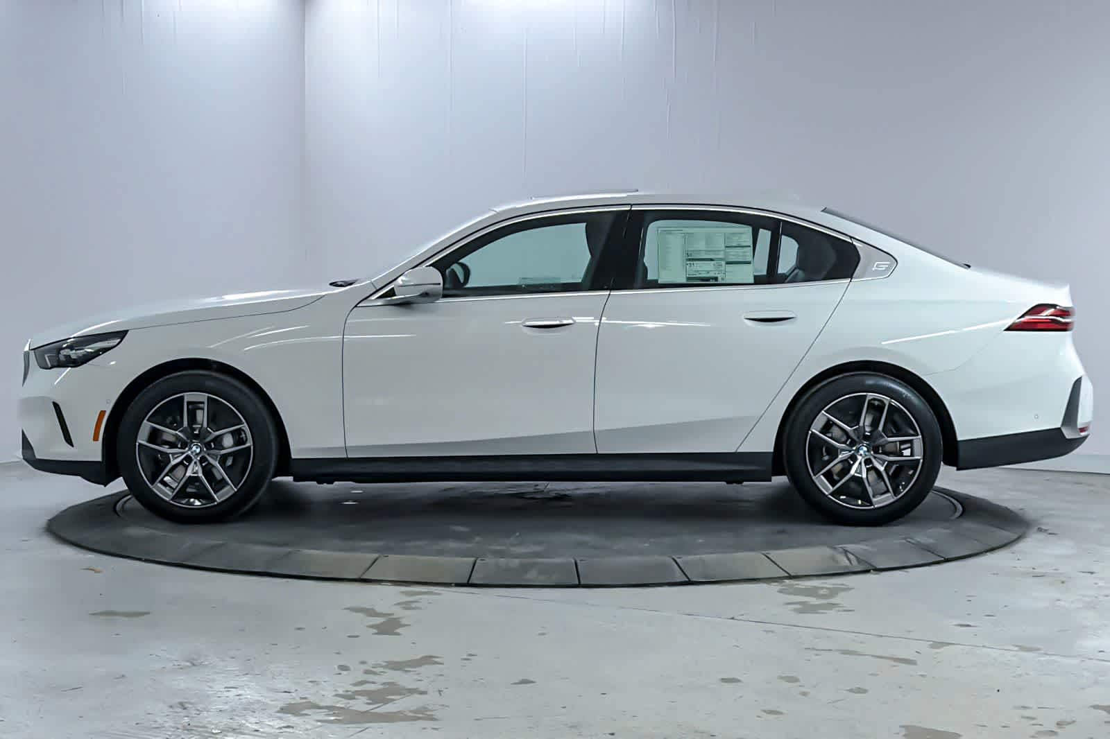 Thumbnail: 2026 BMW 5 Series - 5