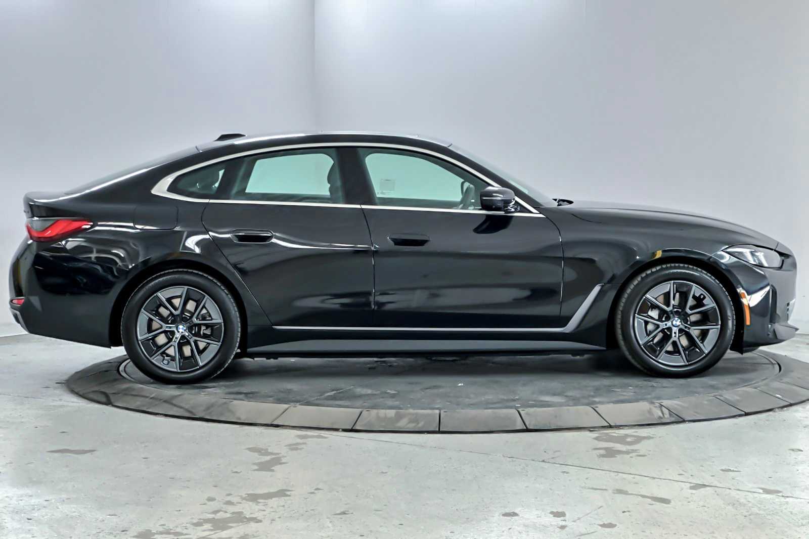 Thumbnail: 2025 BMW i4 - 8