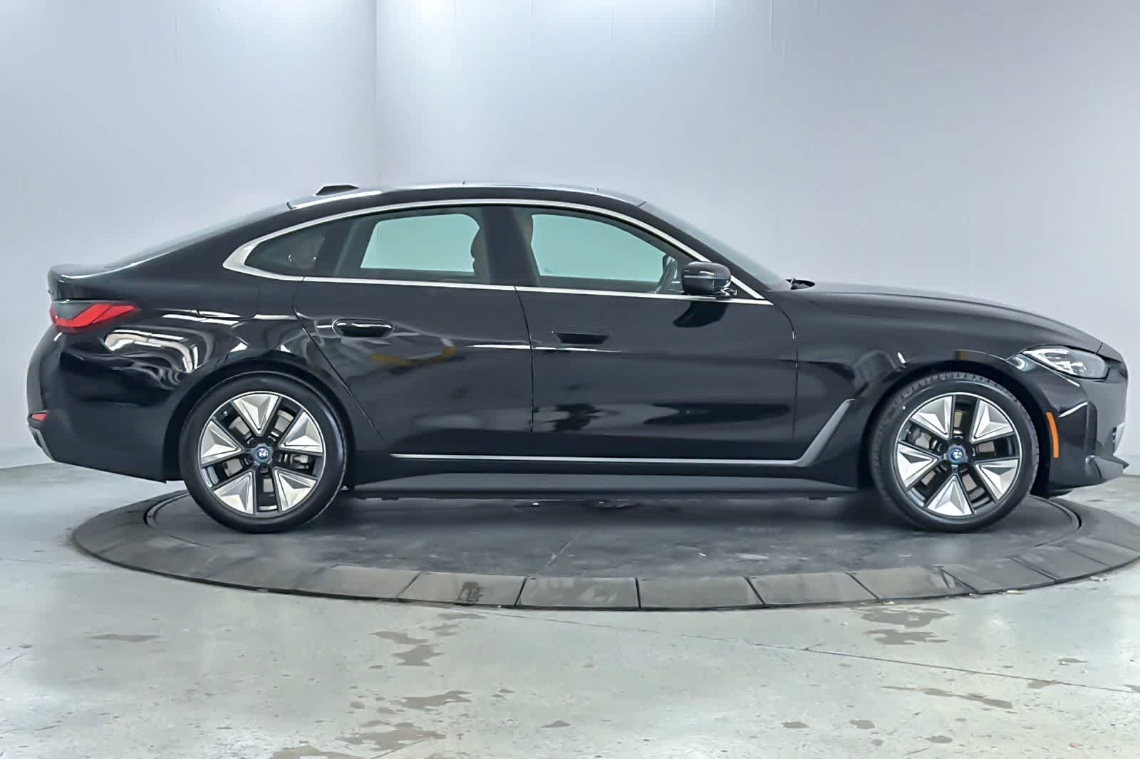 Thumbnail: 2023 BMW i4 - 8